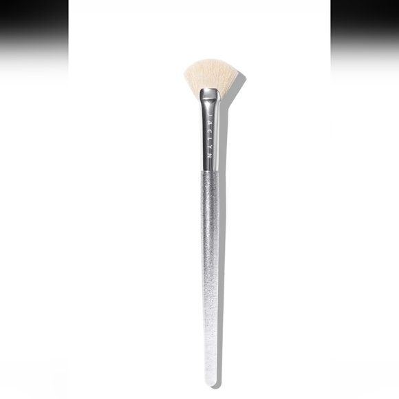 Jaclyn Cosmetics Highlighter Makeup Brush J03 Beaming Light New. - Picture 2 of 4